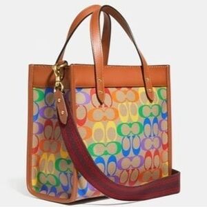 🌴EUC - Coach Rainbow Signature Tote. Only used 2 times! In perfect condtion!!